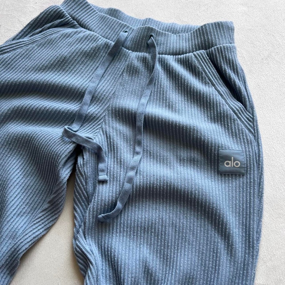 Alo Ribbed Soft Sky Blue Knit Joggers Back Pocket Yoga Athletic Gym Workout - Picture 2 of 7